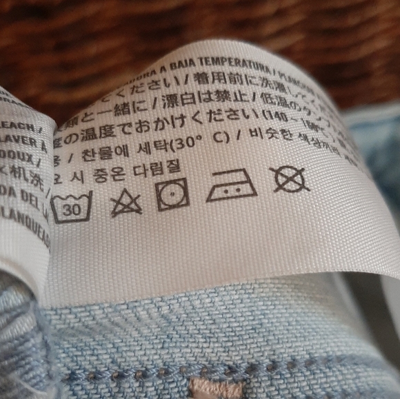 Abercrombie & Fitch 24 x 28 High Rise Distressed Light Wash Denim Skinny Jeans - Picture 12 of 16